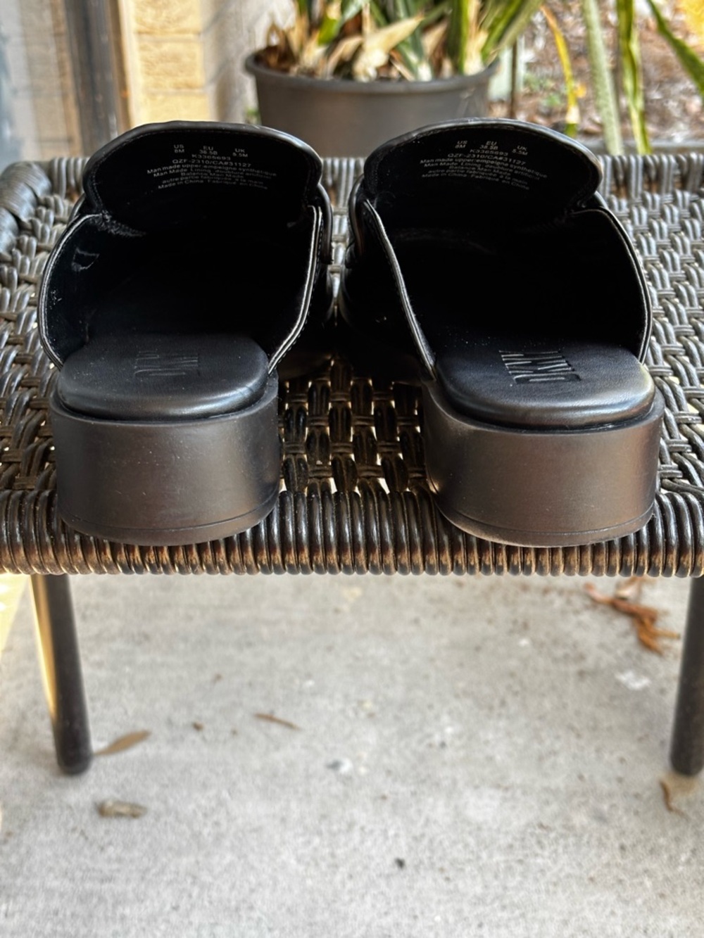 DKNY Black Patent Penny Loafer Mule Platform Slides Dark Academia Size8M Women’s - Picture 4 of 16